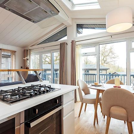 Woodside Bay Lodge Retreat Wootton Bridge  Екстер'єр фото
