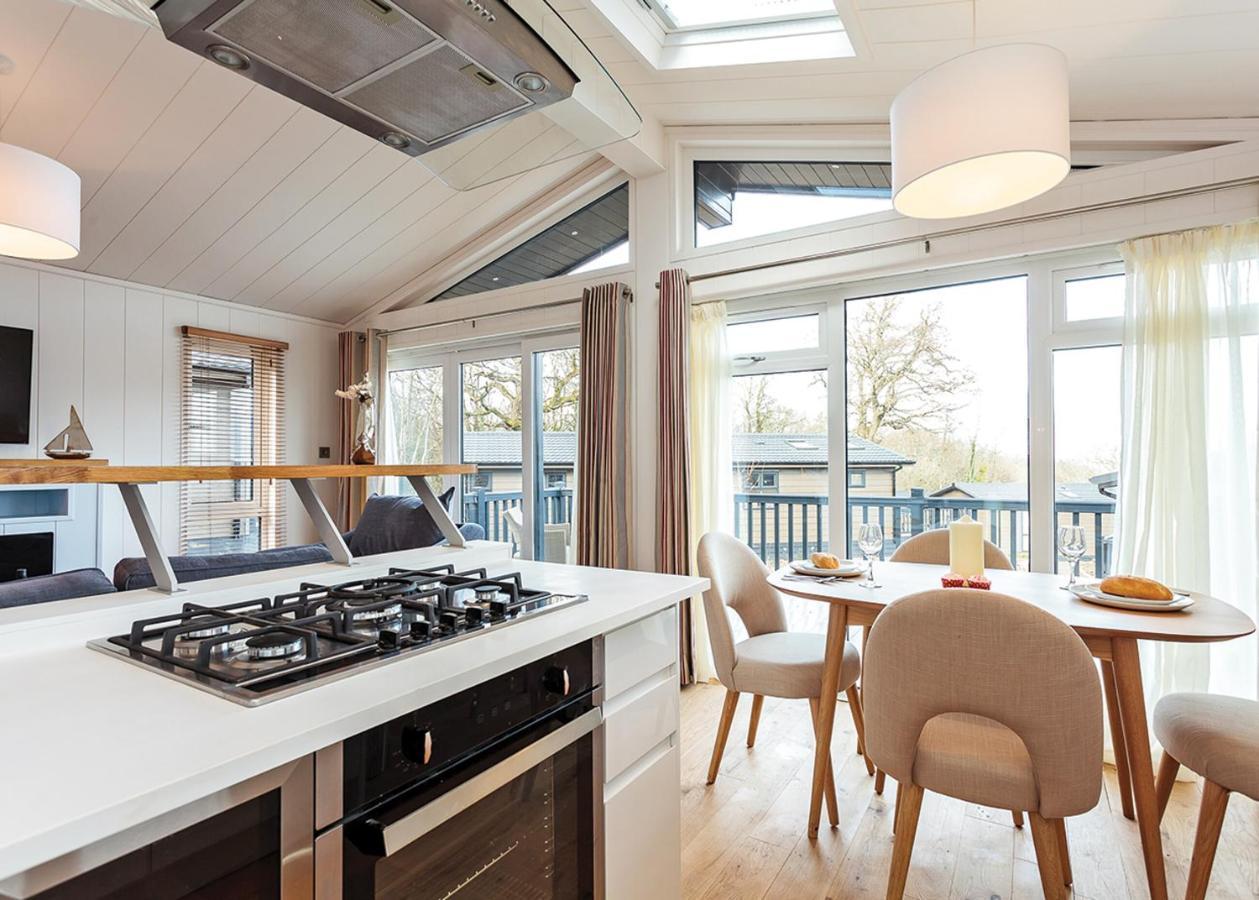 Woodside Bay Lodge Retreat Wootton Bridge  Екстер'єр фото