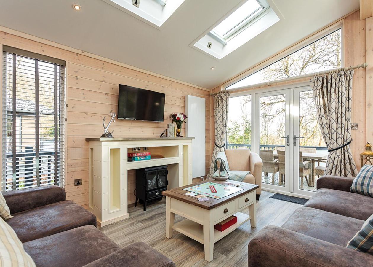 Woodside Bay Lodge Retreat Wootton Bridge  Екстер'єр фото