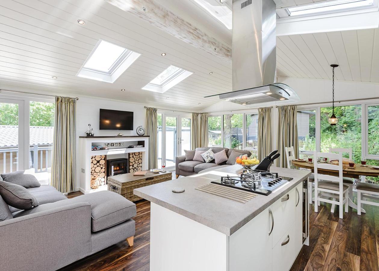 Woodside Bay Lodge Retreat Wootton Bridge  Екстер'єр фото